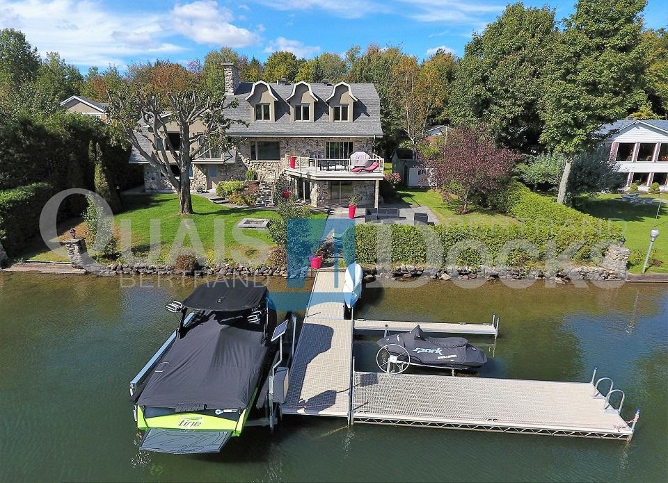 Docks on posts - Plastic Thruflow