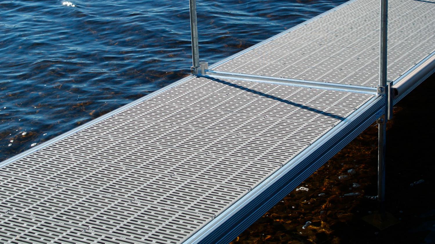 Docks on posts - Plastic Thruflow