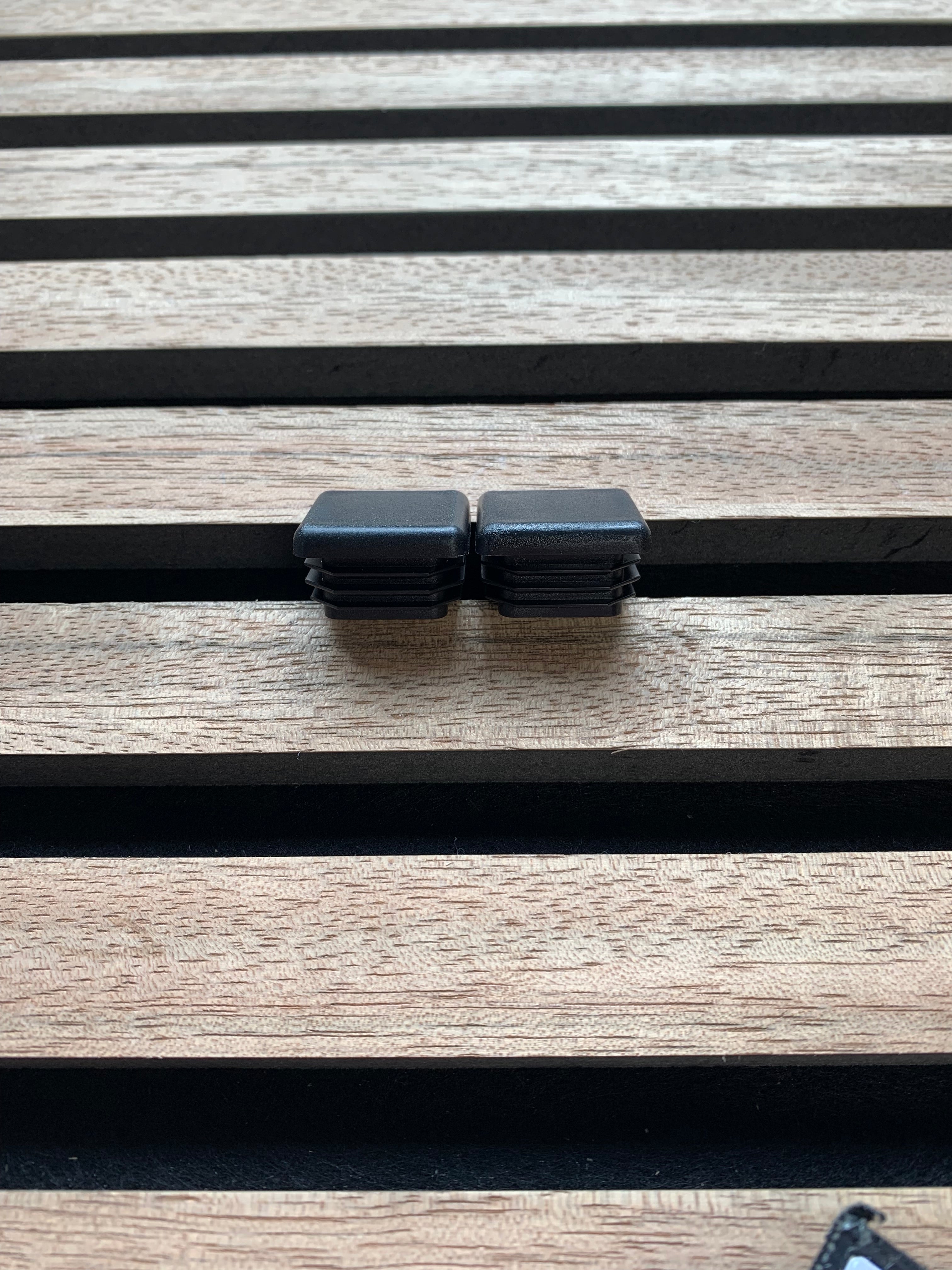 Capuchon Noir 1'' x 1'' (2pcs) - 11051