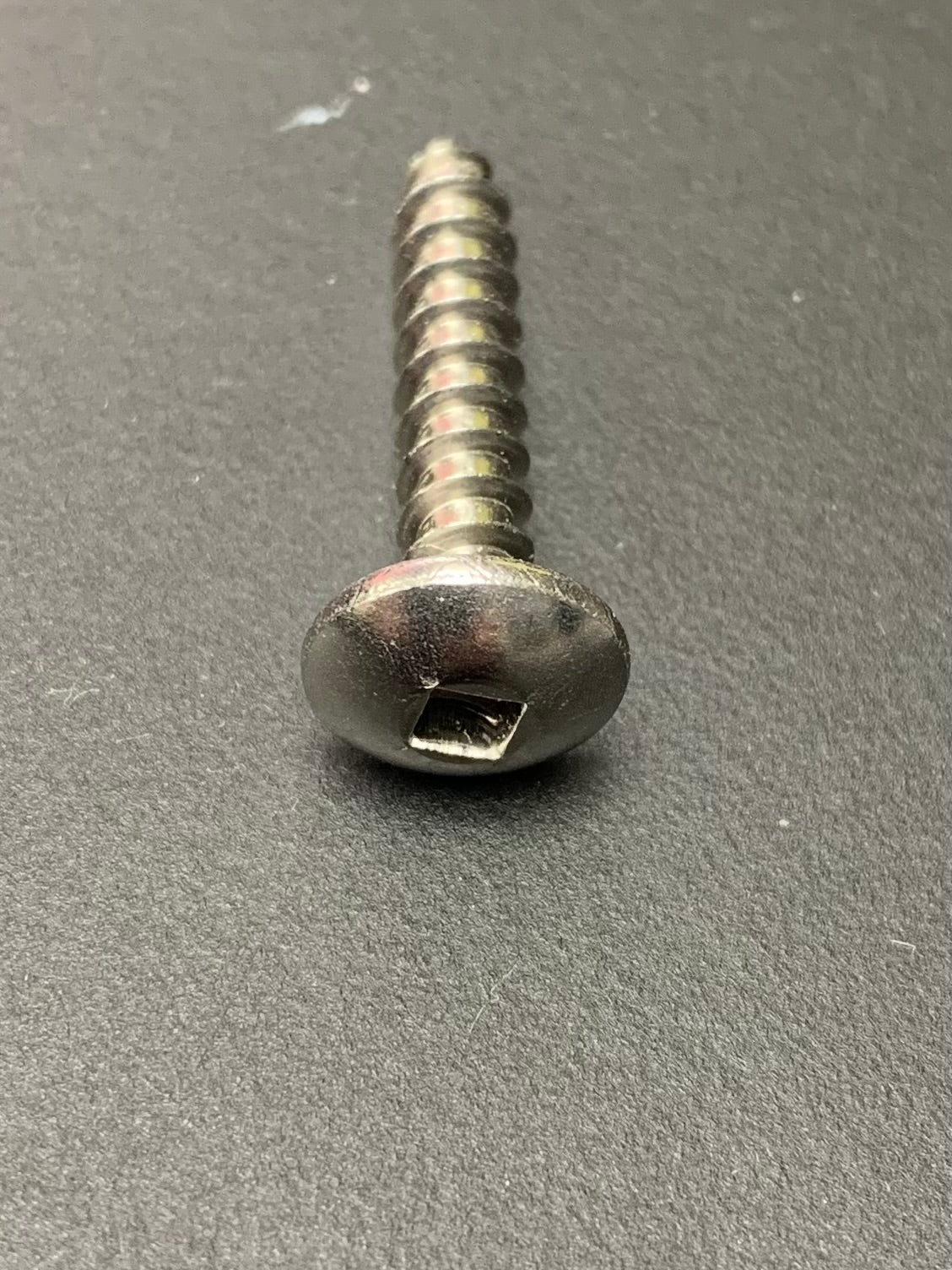 vis à tête cylindré carré