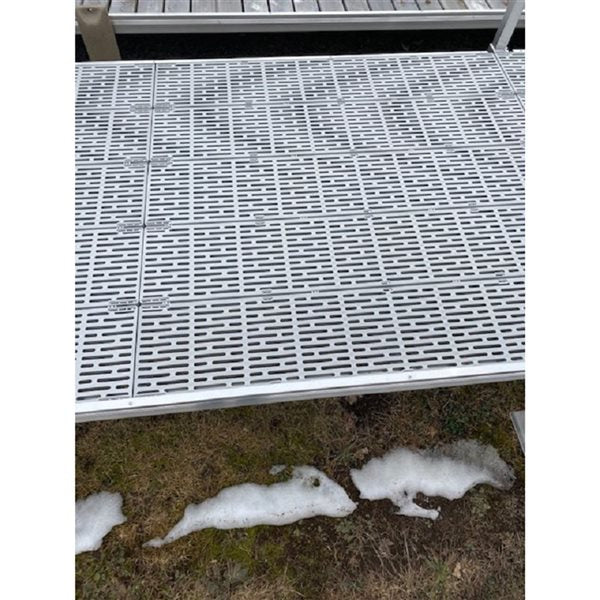 Platelage en polymère gris Quai Lanaudière Saint-Donat