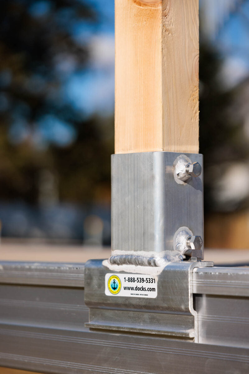 Support poteau cèdre / côté quai Quai Lanaudière Saint-Donat