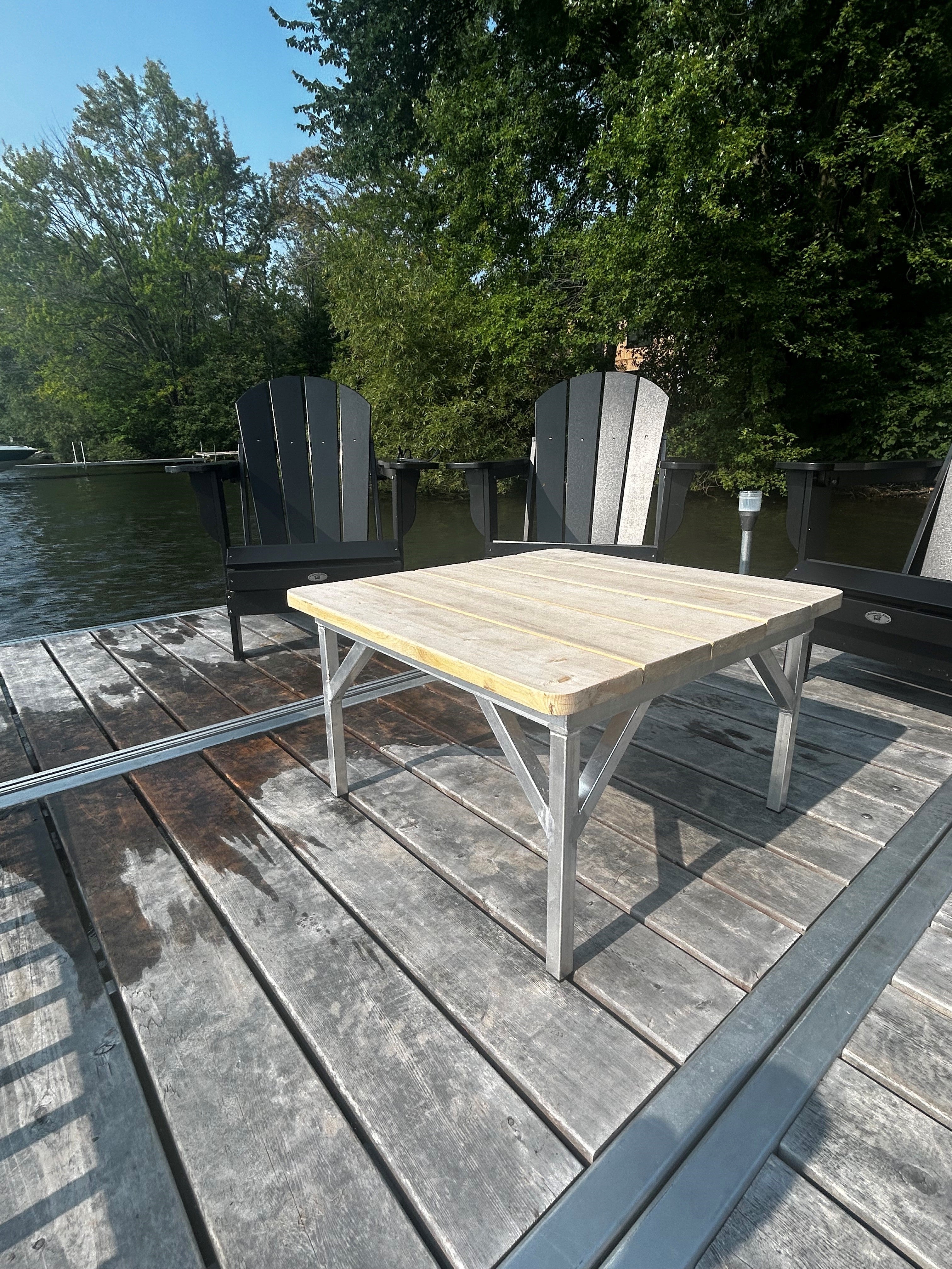 Table carrée de 27'' - NOUVEAUTÉ Quai Lanaudière Saint-Donat